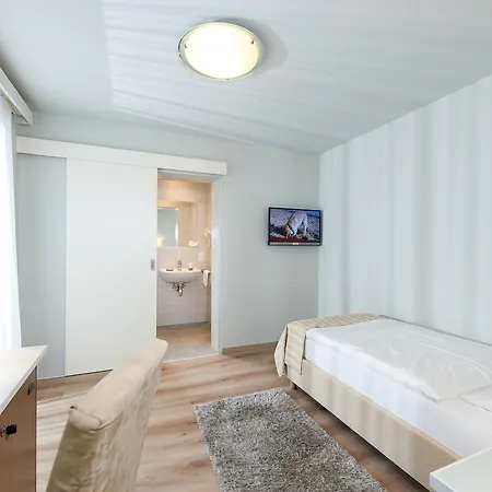 Gaestehaus Wrann Guest house Velden am Woerthersee